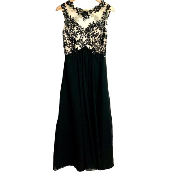 Elegant Black Sleeveless Prom Dress - Picture 2 of 10